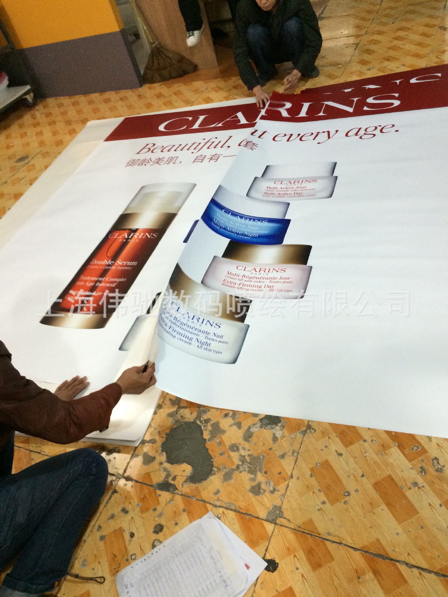 上海寫真噴繪工廠價 可拼接高精度130g PP背膠戶內(nèi)寫真畫面